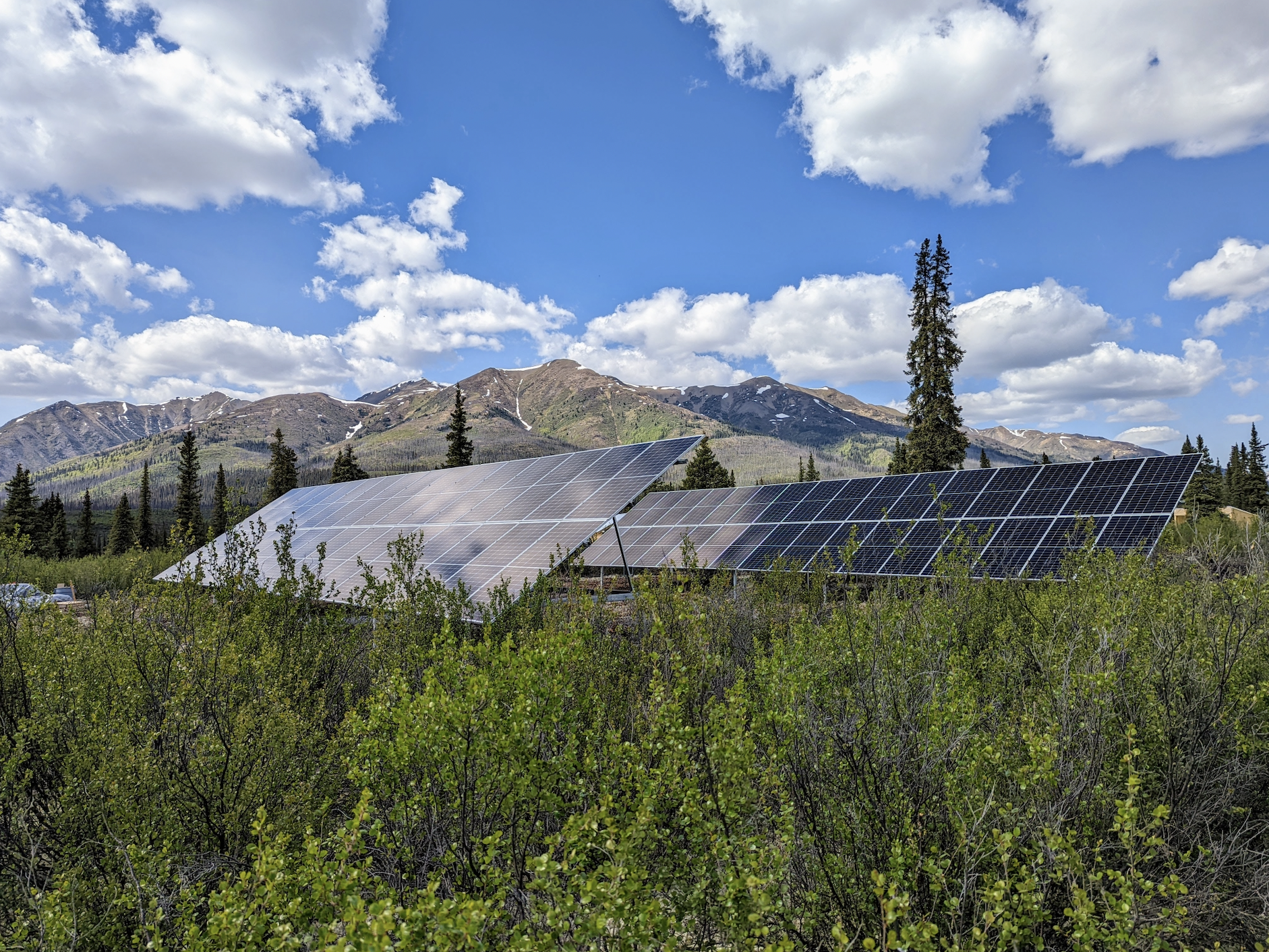 SNOWLINE GOLD ANNOUNCES AGREEMENT WITH NACHO NYAK DUN DEVELOPMENT CORPORATION TO POWER MAIN CAMP WITH LARGE-SCALE SOLAR GENERATOR